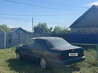 Mercedes-Benz E 230