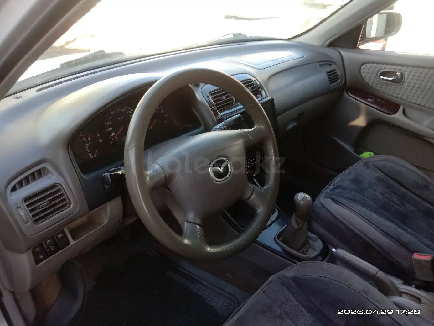Mazda 626, 2001