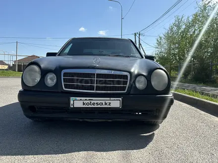 Mercedes-Benz E 230 1996 года за 2 300 000 тг. в Шымкент – фото 2