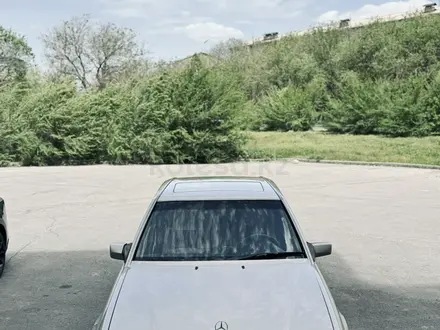 Mercedes-Benz E 220 1995 года за 2 450 000 тг. в Талдыкорган
