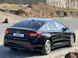 Hyundai Sonata 2015 годаүшін8 301 638 тг. в Алматы – фото 5