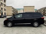 Toyota Sienna 2018 года за 12 500 000 тг. в Кульсары – фото 2