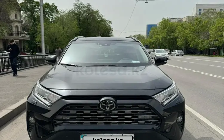 Toyota RAV4 2021 года за 14 900 000 тг. в Алматы