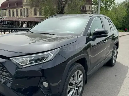 Toyota RAV4 2021 года за 14 900 000 тг. в Алматы – фото 4