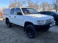 Toyota Hilux 2000 года за 2 000 000 тг. в Атырау
