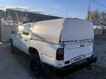 Toyota Hilux 2000 года за 2 000 000 тг. в Атырау – фото 6