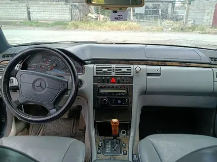 Mercedes-Benz E 320 1995 года за 3 400 000 тг. в Шымкент – фото 5
