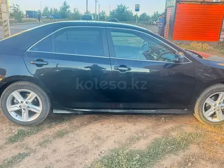 Toyota Camry 2014 года за 5 900 000 тг. в Актобе – фото 5