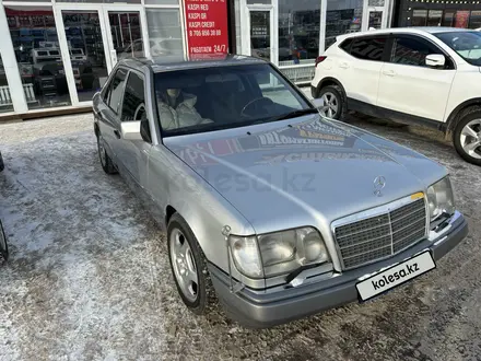 Mercedes-Benz E 320 1994 года за 3 600 000 тг. в Астана – фото 2