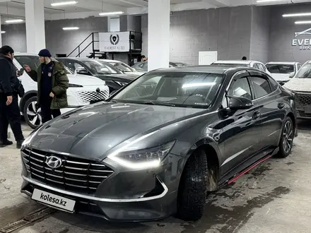 Hyundai Sonata 2021 года за 13 000 000 тг. в Астана – фото 2