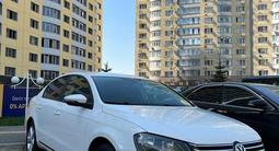 Volkswagen Passat 2014 года за 6 100 000 тг. в Астана