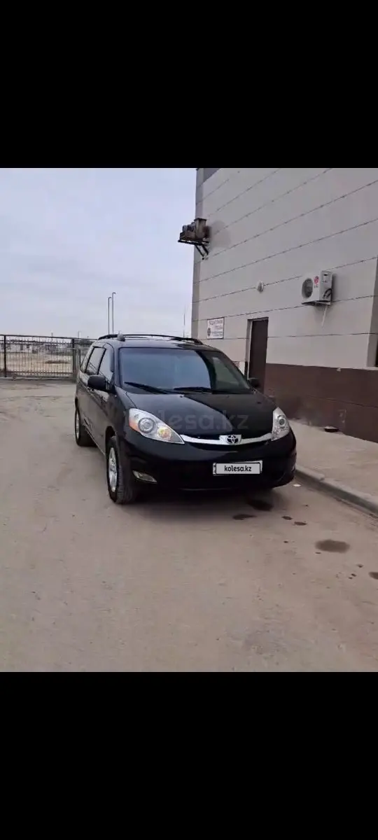 Toyota Sienna, 2009