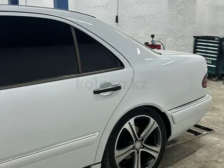 Mercedes-Benz E 320 1998 года за 3 800 000 тг. в Астана – фото 5