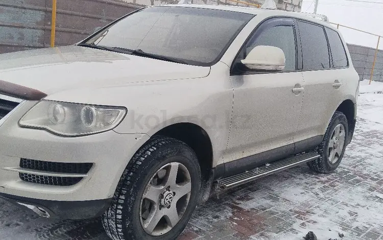 Volkswagen Touareg 2008 года за 5 500 000 тг. в Астана