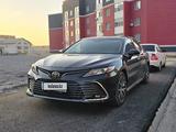 Toyota Camry 2023 годаfor13 800 000 тг. в Актобе – фото 3