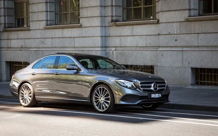 Стекла Фары Mercedes Benz W213 за 25 000 тг. в Астана
