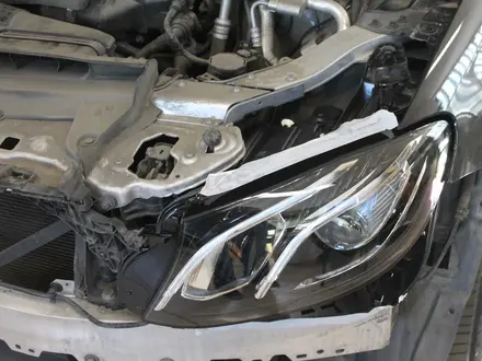 Стекла Фары Mercedes Benz W213 за 25 000 тг. в Астана – фото 8