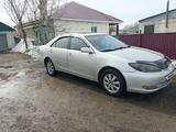 Toyota Camry 2003 года за 4 500 000 тг. в Актобе – фото 2