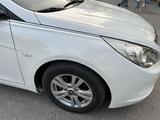 Hyundai Sonata 2011 года за 5 800 000 тг. в Шымкент – фото 4