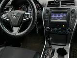 Toyota Camry 2017 года за 9 000 000 тг. в Актобе – фото 5