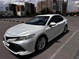 Toyota Camry 2020 года за 15 200 000 тг. в Алматы – фото 2
