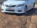 Toyota Camry 2010 года за 8 000 000 тг. в Уральск – фото 2