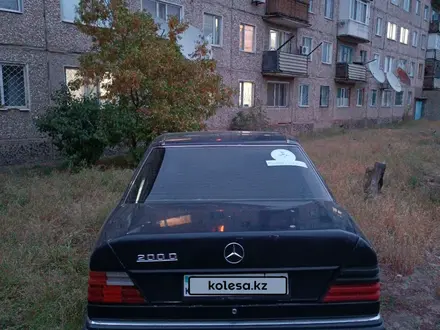 Mercedes-Benz E 200 1990 года за 600 000 тг. в Сатпаев – фото 3