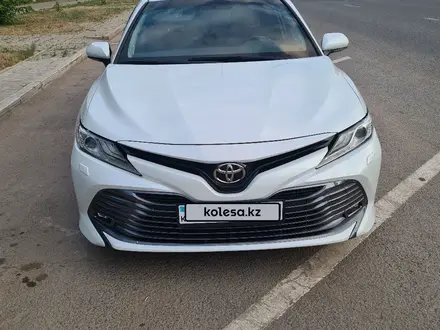 Toyota Camry 2019 года за 14 800 000 тг. в Астана – фото 2