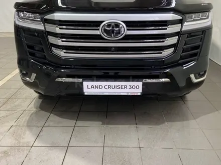 Toyota Land Cruiser Premium+ 2023 года за 64 970 000 тг. в Актобе – фото 3