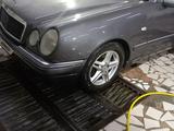 Mercedes-Benz E 230 1996 годаүшін2 700 000 тг. в Астана – фото 2