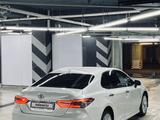 Toyota Camry 2020 года за 14 500 000 тг. в Алматы – фото 5