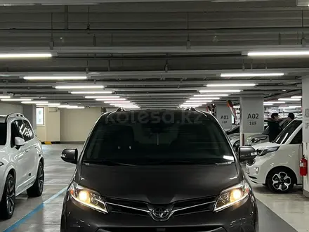 Toyota Sienna 2017 года за 17 500 000 тг. в Алматы