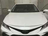 Toyota Camry 2023 года за 18 500 000 тг. в Актобе – фото 4