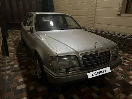 Mercedes-Benz E 220 1994 года за 4 000 000 тг. в Туркестан – фото 2