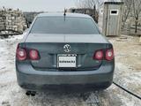 Volkswagen Jetta 2010 годаfor4 500 000 тг. в Атырау – фото 4