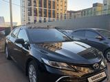 Toyota Camry 2021 года за 13 400 000 тг. в Караганда – фото 4