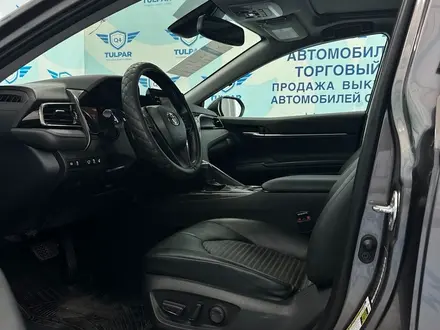 Toyota Camry 2021 года за 12 990 000 тг. в Тараз – фото 3