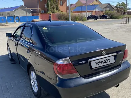 Toyota Camry 2004 года за 3 500 000 тг. в Атырау – фото 9