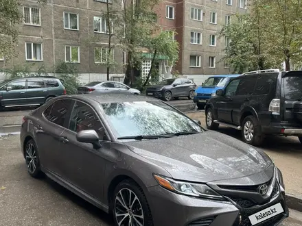 Toyota Camry 2020 года за 13 000 000 тг. в Павлодар – фото 2