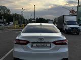 Toyota Camry 2020 года за 13 500 000 тг. в Алматы – фото 4