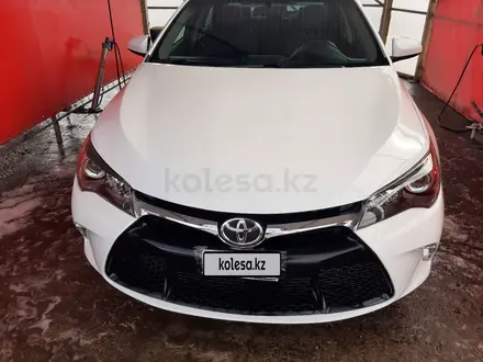 Toyota Camry 2015 года за 10 000 000 тг. в Уральск – фото 2