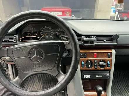 Mercedes-Benz E 220 1995 года за 2 700 000 тг. в Шымкент – фото 15