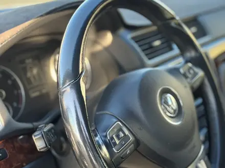 Volkswagen Passat 2012 года за 5 000 000 тг. в Атырау – фото 9