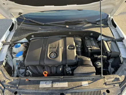 Volkswagen Passat 2012 года за 5 000 000 тг. в Атырау – фото 20
