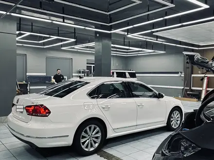 Volkswagen Passat 2012 года за 5 000 000 тг. в Атырау – фото 23