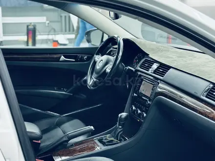 Volkswagen Passat 2012 года за 5 000 000 тг. в Атырау – фото 24
