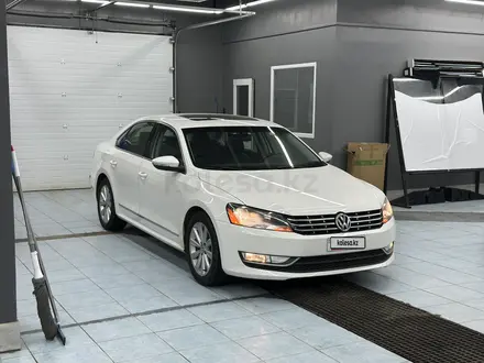 Volkswagen Passat 2012 года за 5 000 000 тг. в Атырау – фото 26