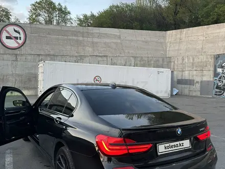 BMW 740 2018 года за 22 000 000 тг. в Алматы – фото 2