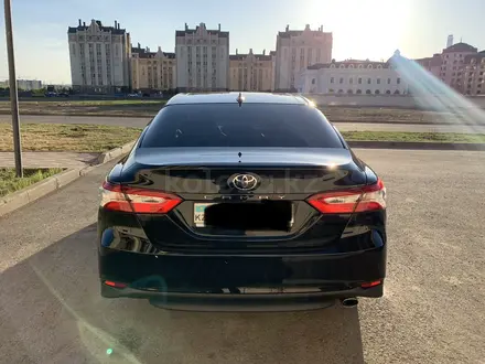 Toyota Camry 2021 года за 14 500 000 тг. в Астана – фото 4