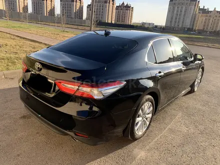 Toyota Camry 2021 года за 14 500 000 тг. в Астана – фото 3